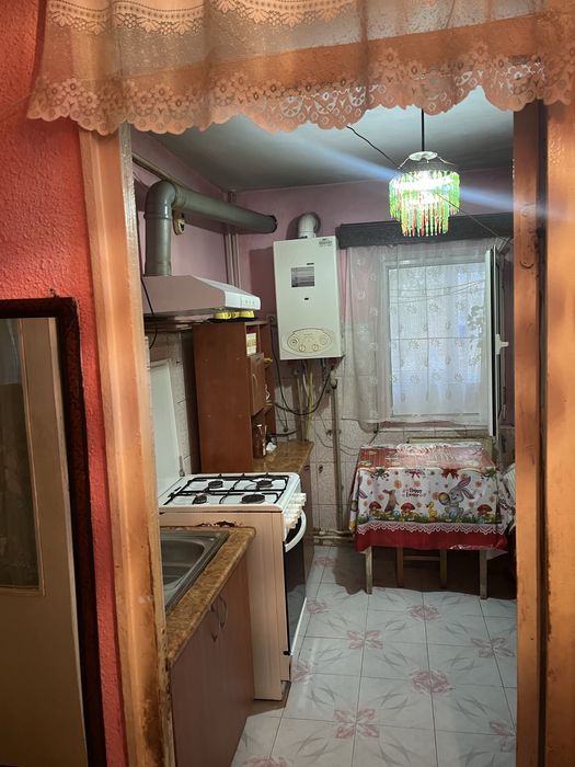 Vind apartament 2 camere zona Mall-9mai