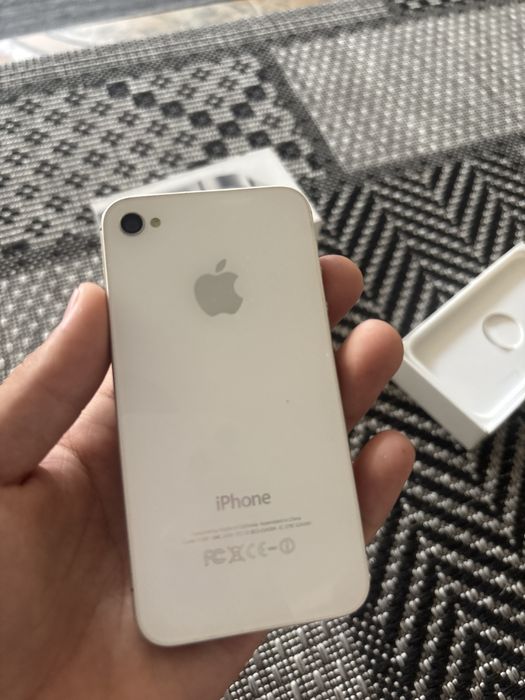 IPhone 4s в отличном состоянии