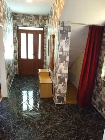 Дава се под наем Етаж от къща в Бургас, Лазур - 65 кв.м за 190 € - Снимка #1