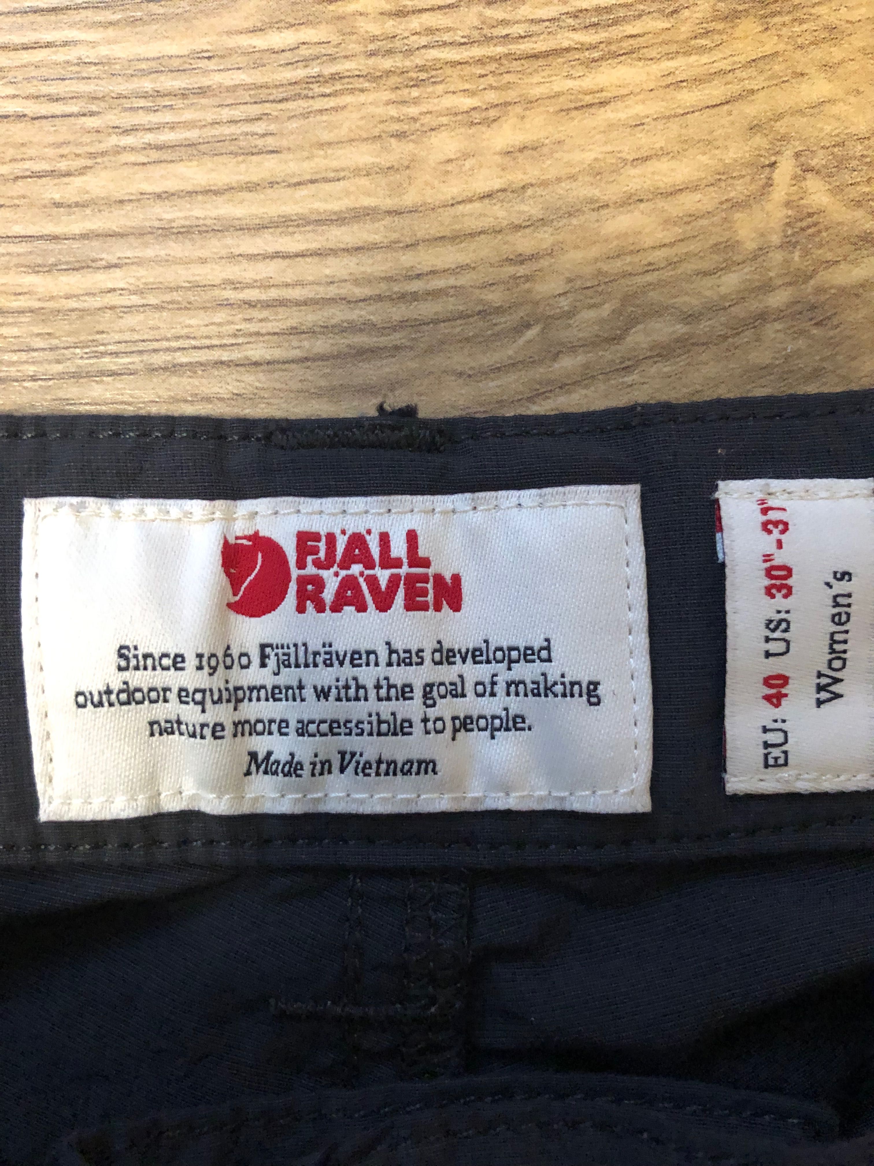FJALL RAVEN-pantaloni in stare impecabila pentru dame