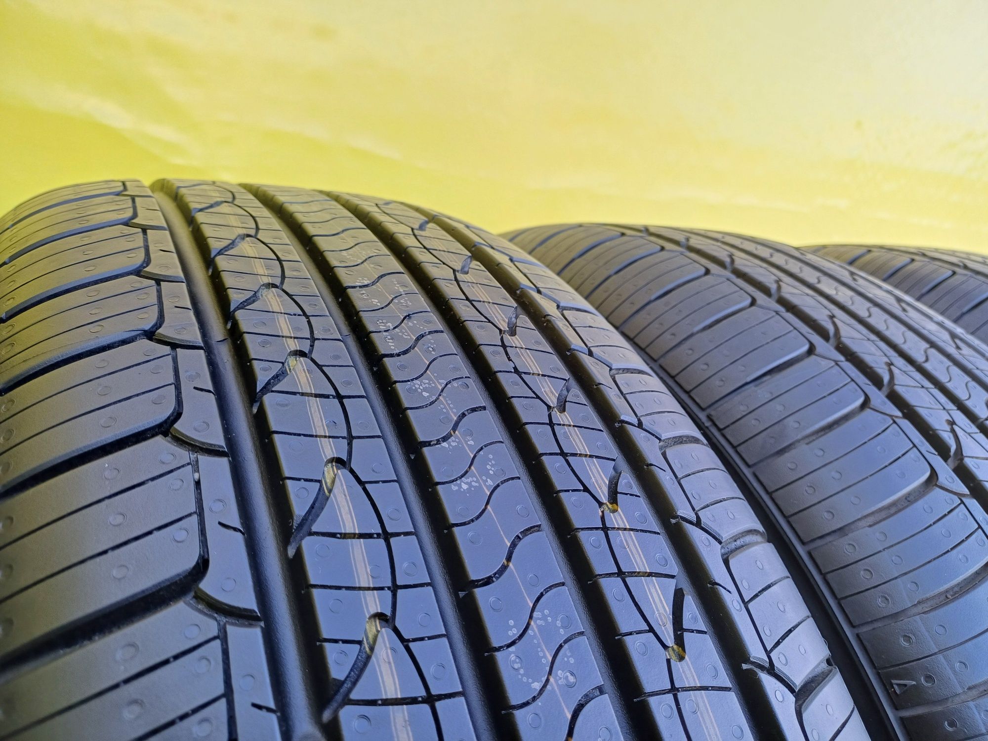 Шины 205/65 R16 Nexen комплект.