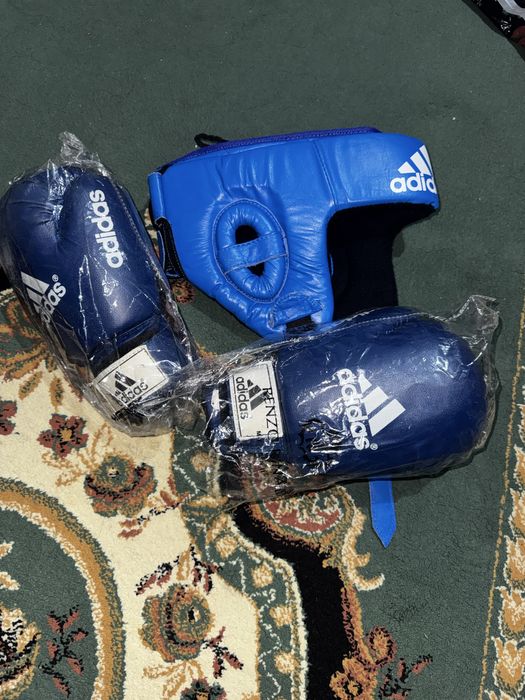 Новые боксерские перчатки 11лет
