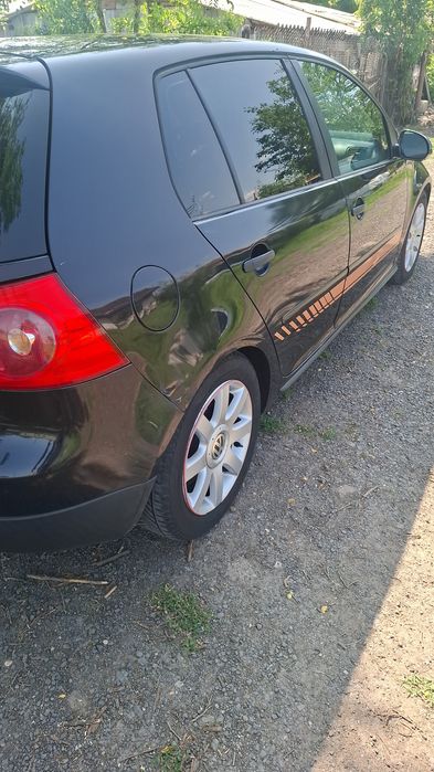 Vând sau schinb golf 5 2000 motoru 140 cai an fabricație 2006