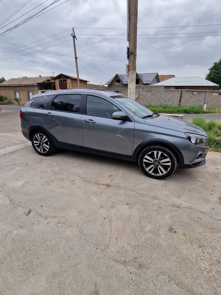 Lada Vesta SW Cross 2019 года
