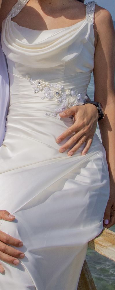 Платье со шлейфом свадебное г.Астана