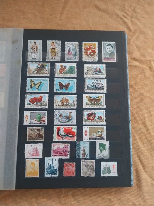 Clasor cu timbre vechi Românești și Străine de colecție.