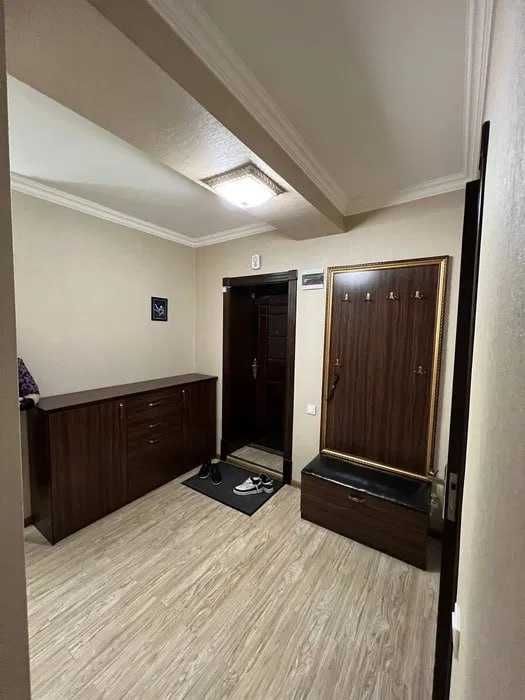 Срочно сдается 3х комнатная квартира рядом метро  ОЙБЕК  306*