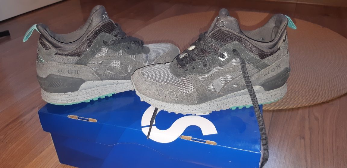 Incaltaminte asics