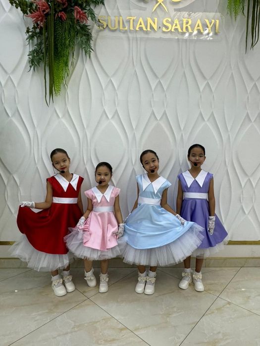 Продам детские красивые платья, возраст 6-7-8 лет