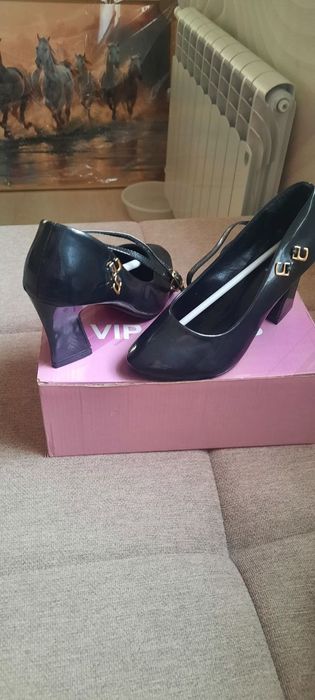 Женские туфли и босаножки