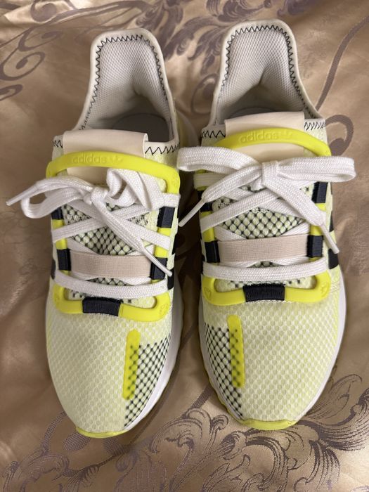 Pantofi sport marca Adidas