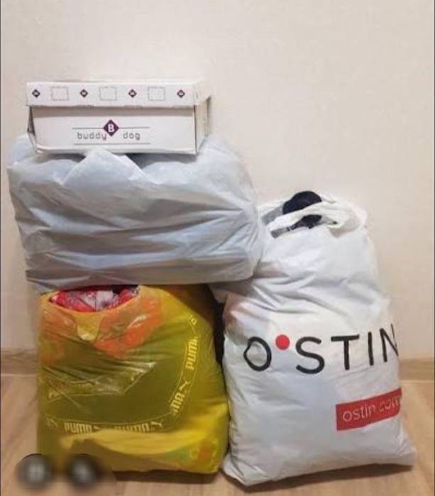 Срочно отдам несколько пакетов вещей (обуви) на мальчика 6-8лет