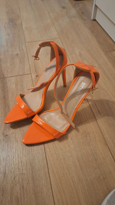 Donez pantofi marimea 37