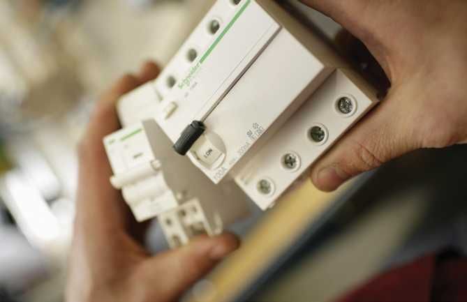 Контактор Schneider Electric TeSys LC1D 3P 95А 440/220В AC 45кВт