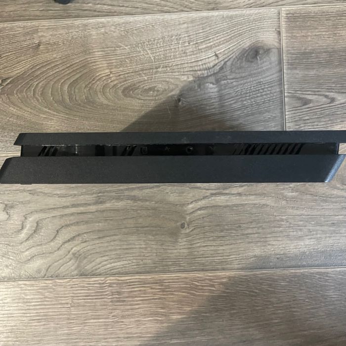 PlayStation 4 slim ps4 + 3 DualShocks