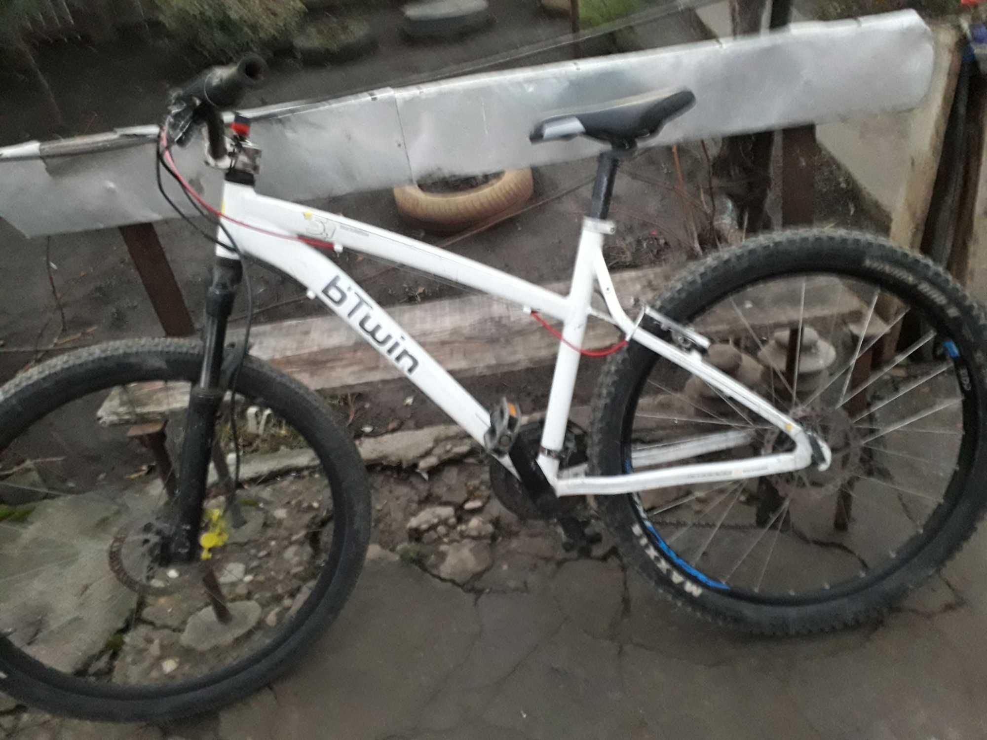 Bicicleta cu frana pe disc