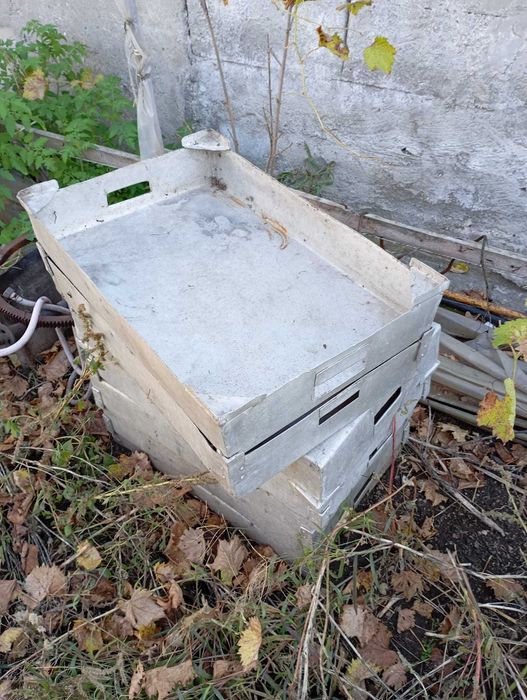 Se vand tavi alimentare de aluminiu