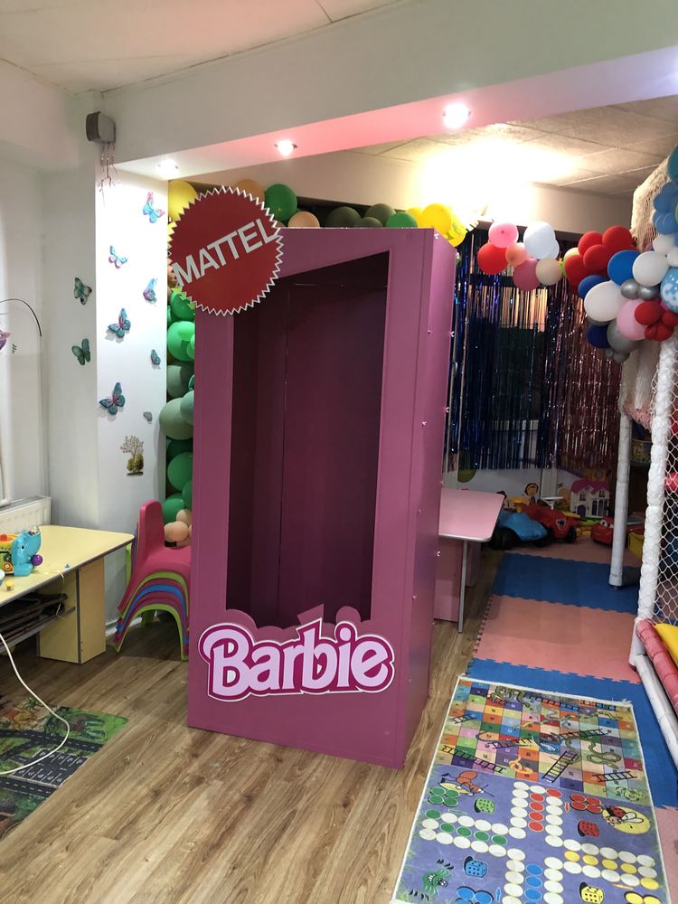 Cutie barbie stare impecabila  din plastic foarte usoara 10 kg merita