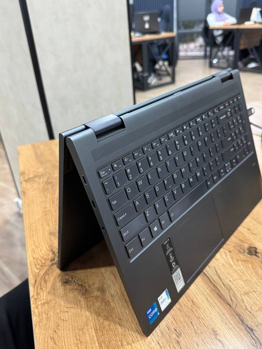 Lenovo Yoga 7  Ekrani 360° Sensorli Ekran Ruchkasi ham bor.