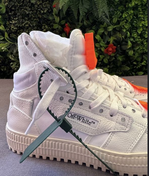 adidasi off white court 3.0