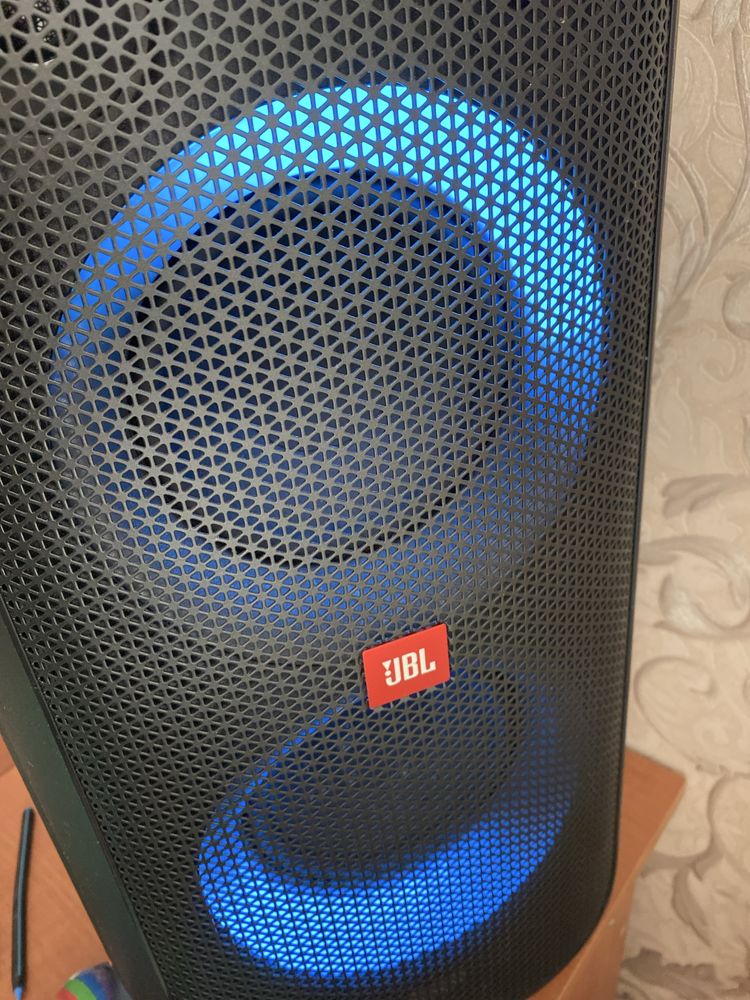 Портативная колонка JBL PartyBox 100