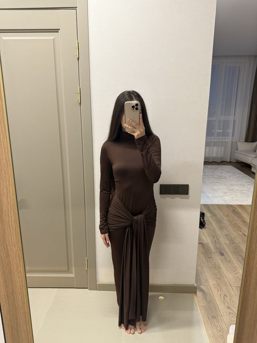 Платье шоколадного цвета , длина в пол