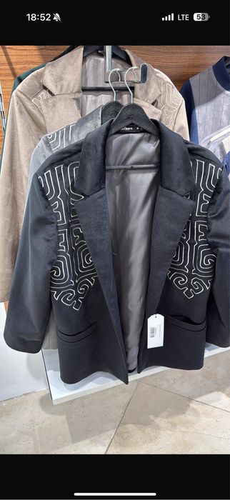 Мужской пиджак «Myrza brands» из черного бархата.