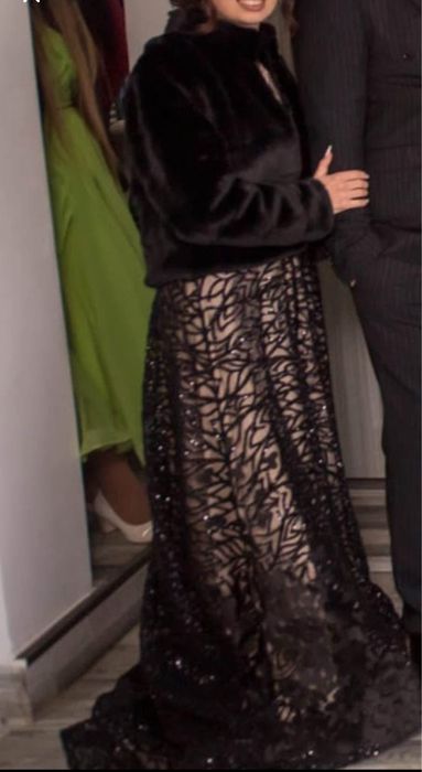 Vand rochie nașă