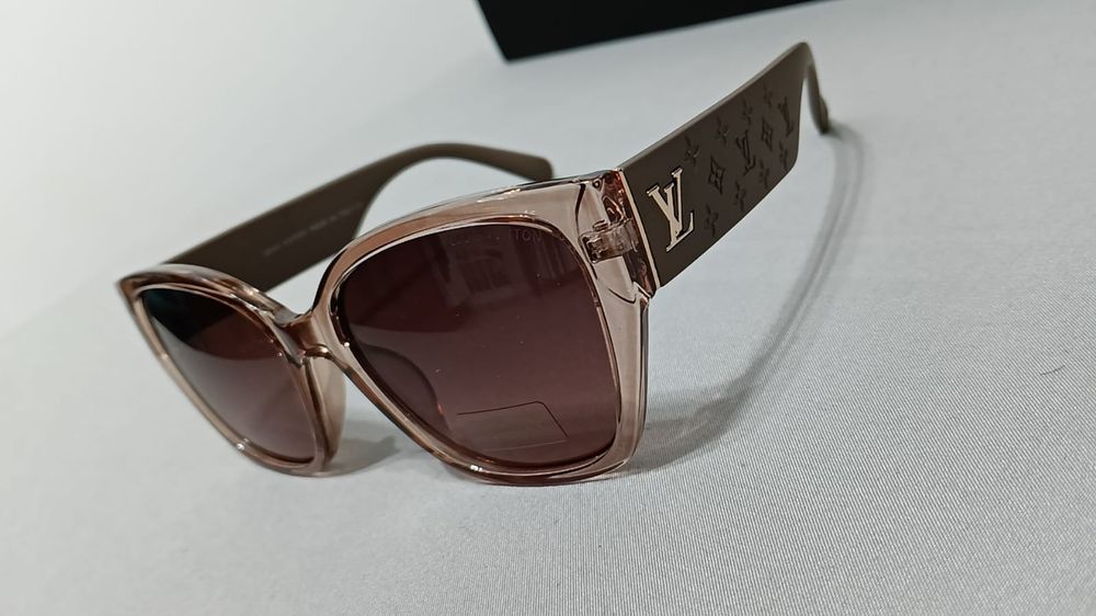 Ochelari de soare noi