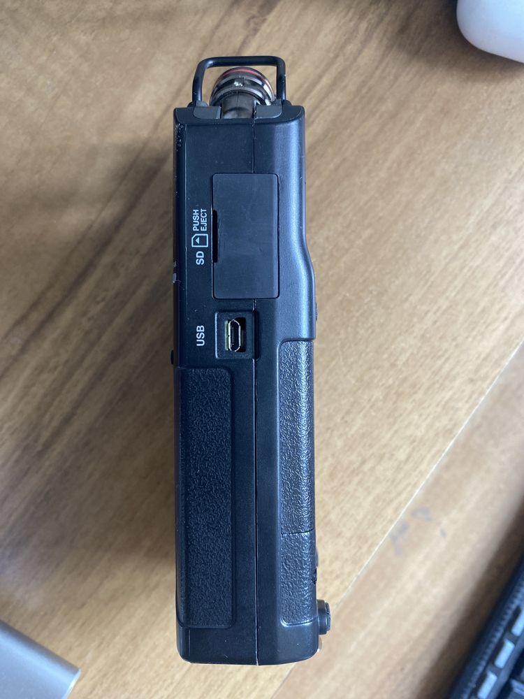 Tascam DR-40 рекордер