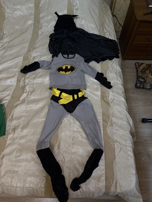 Продам костюм новогодний для мальчика «Бэтмен»