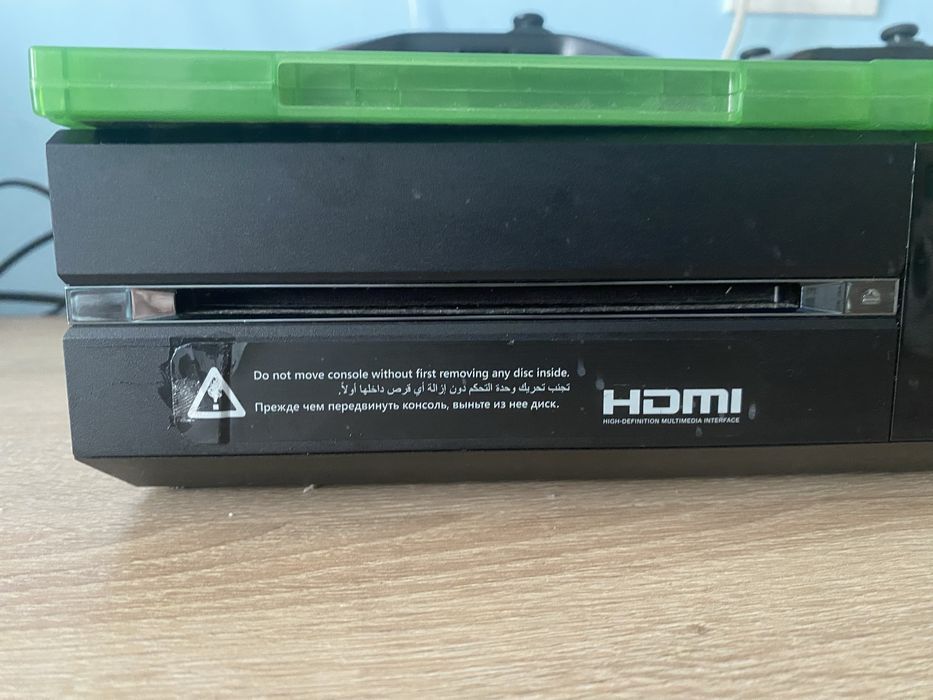 Vand Xbox ONE negru