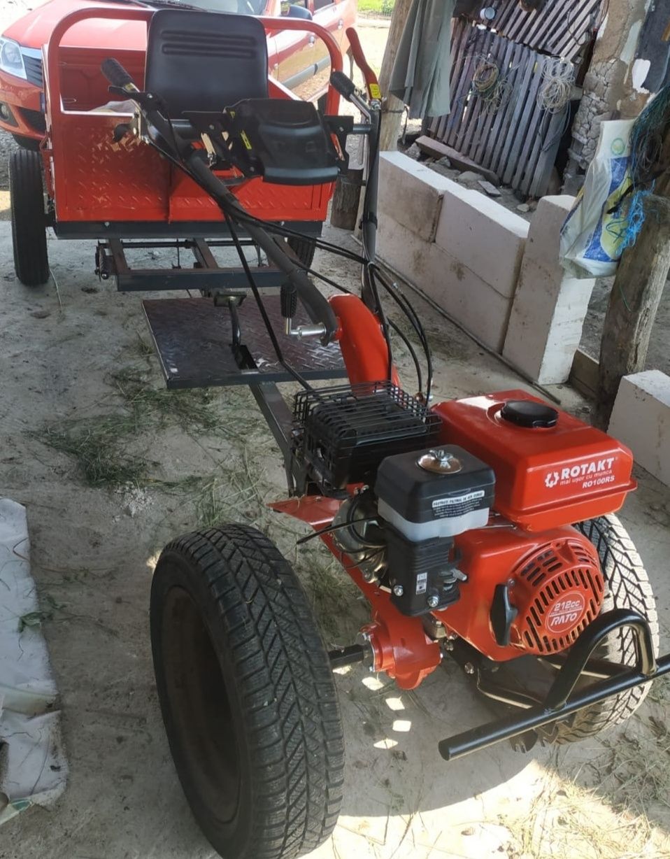 Vand motocultorul din poza