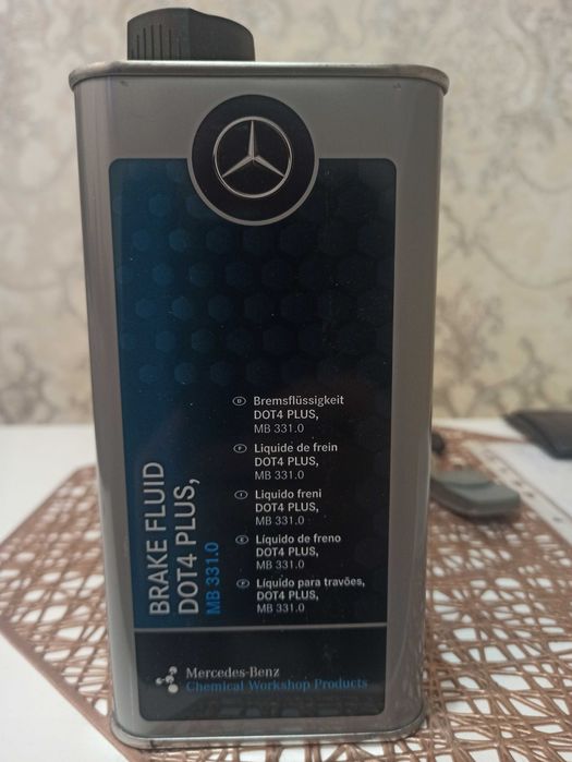 Тормозная жидкость Mersedes benz dot 4 plus. 2 шт по 1 литру.