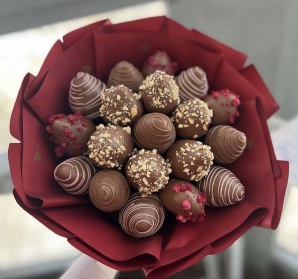 Клубника в шоколаде в подорок  Букеты цветы