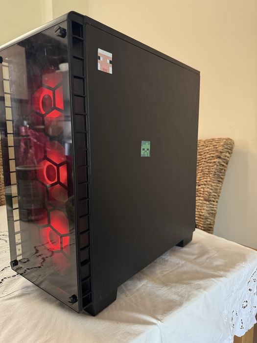 Le dau si separat : Pc gaming impreuna cu monitor si tastatura