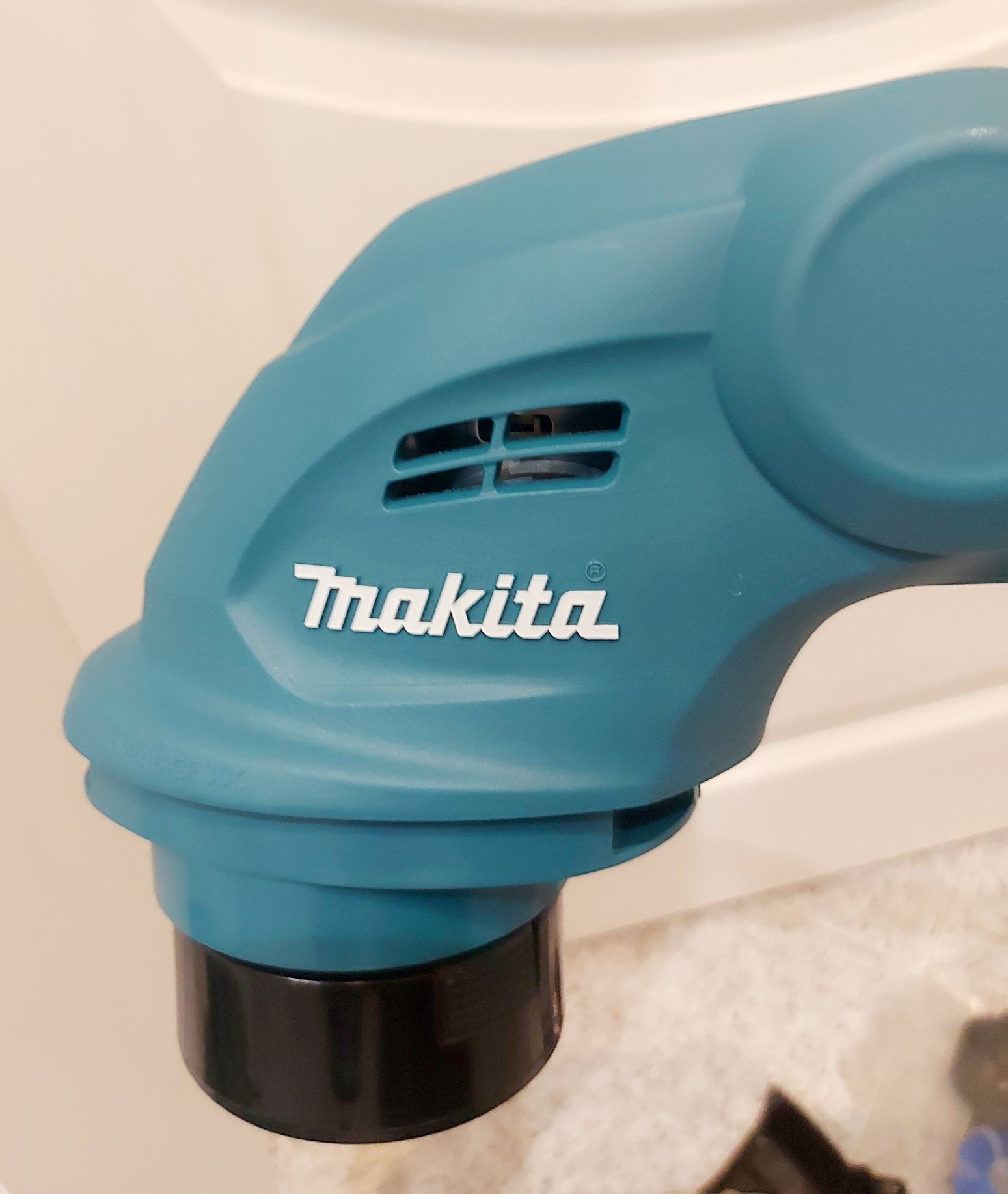 Нов акумулаторен тример Makita DUR181Z