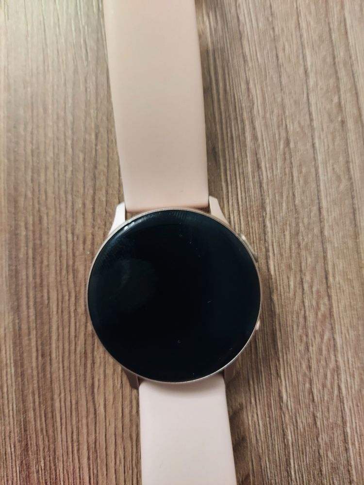 Продам Смарт-часы Samsung Galaxy Watch Active2 40mm. Наушники в подаро