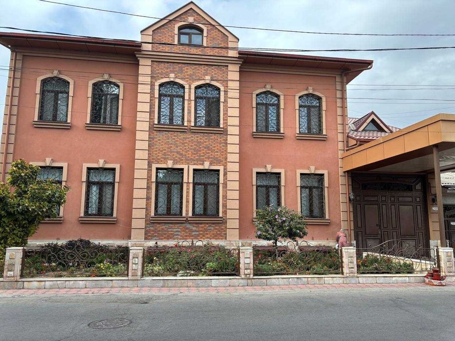 Сдается участок на Метро Буюк Ипак Йоли 2 дома в одном участке 6 сотки