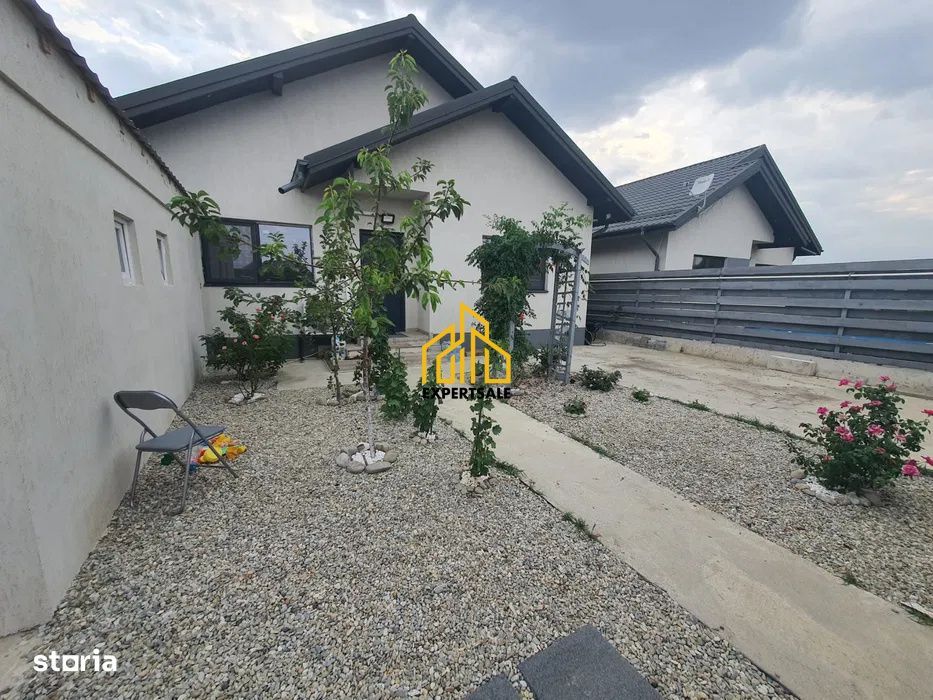 Casa indiviudala cu garaj/Mobilata/ Domnesti