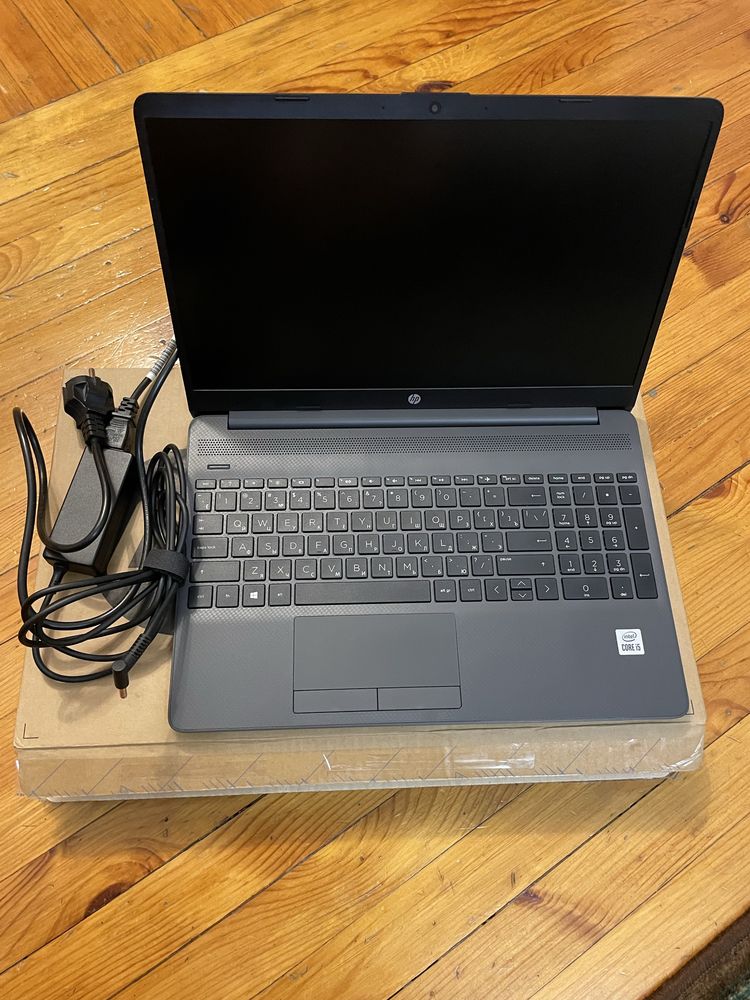 Ноутбук HP 250 G8 Intel core i5-1035G1.