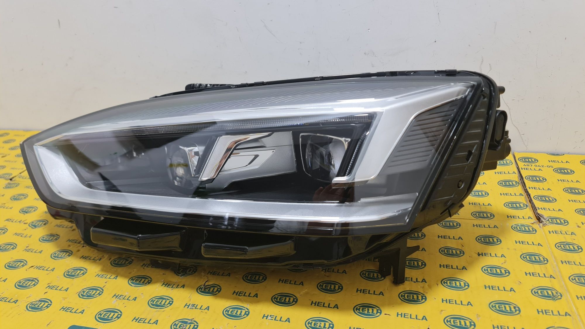 Far full led matrix stanga Audi a5 b9 F5 8w6941783e
Produs original st