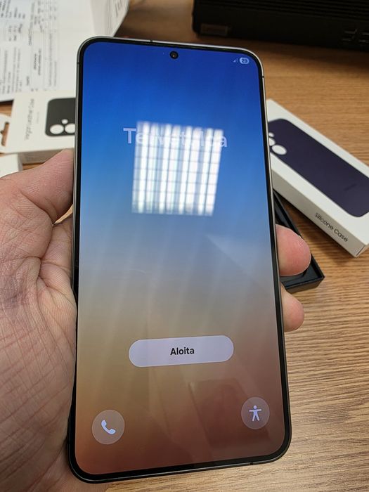 Vand Samsung Galaxy S24+ black 512gb in garantie pana dec 2026 ca Nou