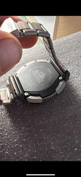 Casio в гаранция неразличим от нов