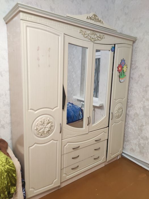 Продам 2 спальных гарнитура