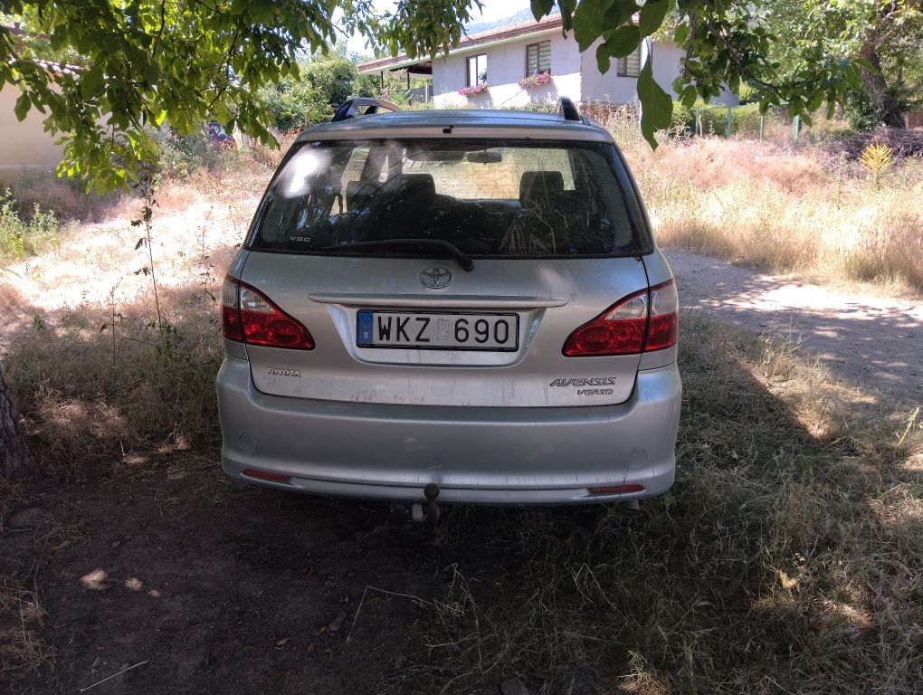Тойота Авенсис Версо 2000 бензин facelift