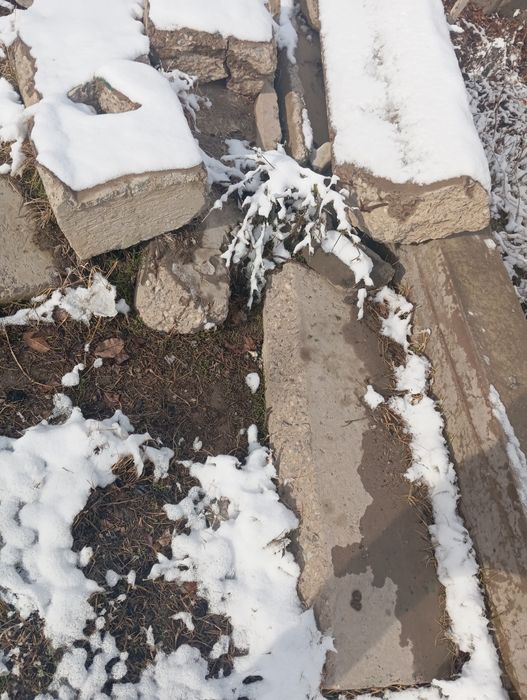 Большие камьни для строительство фундамента