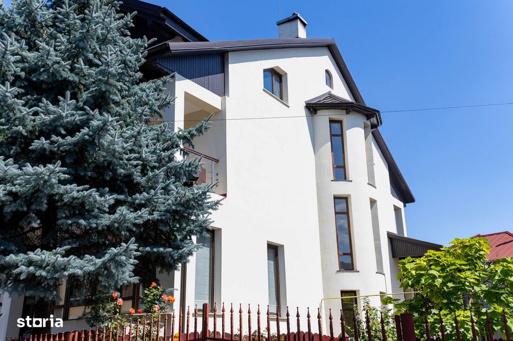 Vilă spațioasă, D+P+1+M, teren 405 mp,  (136 mp la sol).