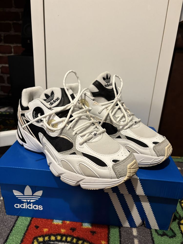 Обувки Adidas Astir