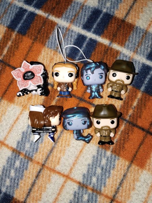 Фигурки с Киндер Джой по очень странным делам